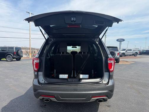 Magnetic 2018 Ford Explorer XLT