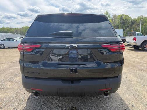 Mosaic Black Metallic 2023 Chevrolet Traverse LT Leather