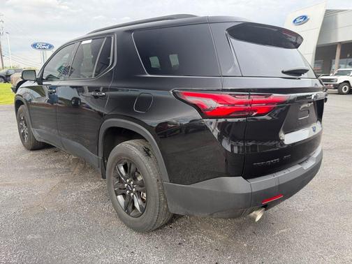 Mosaic Black Metallic 2023 Chevrolet Traverse LT Leather