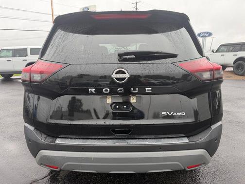 Super Black 2022 Nissan Rogue SV
