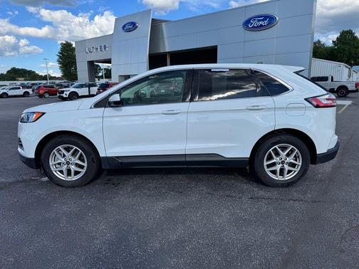 White 2024 Ford Edge SEL