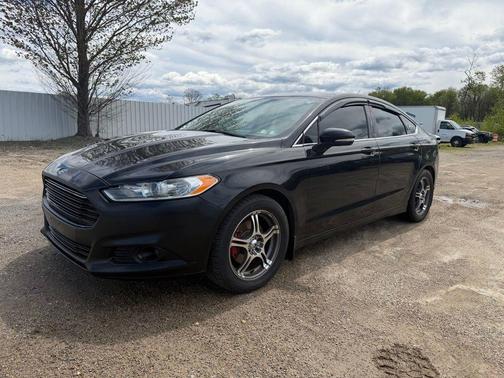 Gray 2016 Ford Fusion SE