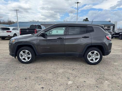 Granite Crystal Metallic Clearcoat 2023 Jeep Compass Sport