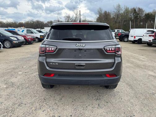 Granite Crystal Metallic Clearcoat 2023 Jeep Compass Sport