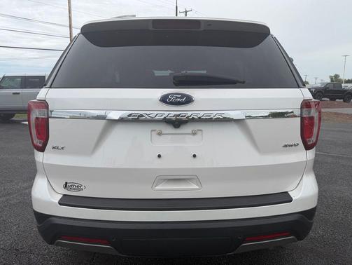 White Platinum Clearcoat Metallic 2019 Ford Explorer XLT