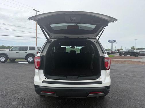 White Platinum Clearcoat Metallic 2019 Ford Explorer XLT