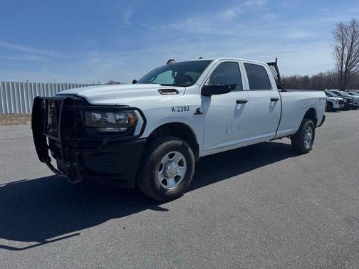 Bright White Clearcoat 2023 RAM 2500 Tradesman Crew Cab 4x4 8' Box