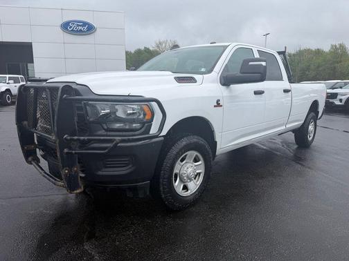 Bright White Clearcoat 2023 RAM 2500 Tradesman Crew Cab 4x4 8' Box