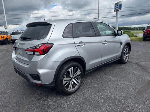 Alloy Silver Metallic 2025 Mitsubishi Outlander Sport SE