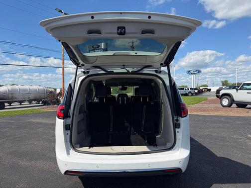 Bright White Clearcoat 2024 Chrysler Pacifica Touring L