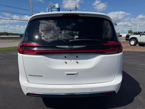 Bright White Clearcoat 2024 Chrysler Pacifica Touring L