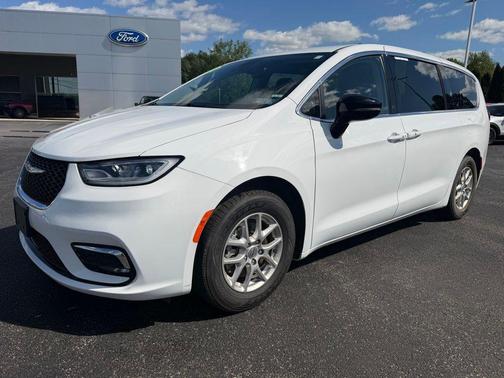 Bright White Clearcoat 2024 Chrysler Pacifica Touring L
