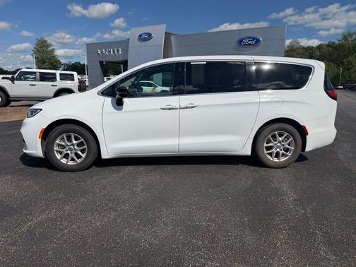 Bright White Clearcoat 2024 Chrysler Pacifica Touring L