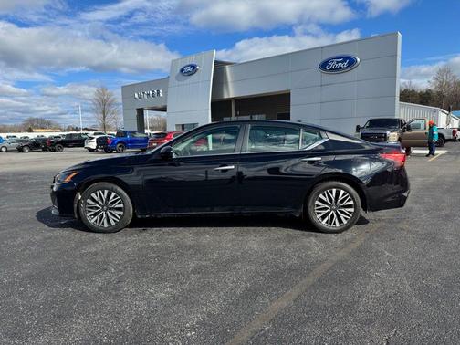 Super Black Clearcoat 2024 Nissan Altima 2.5 SV