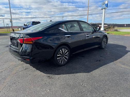 Super Black Clearcoat 2024 Nissan Altima 2.5 SV