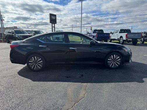 Super Black Clearcoat 2024 Nissan Altima 2.5 SV
