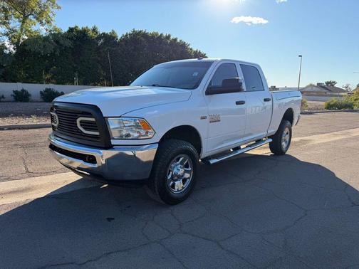 2017 RAM 2500 Tradesman Crew Cab 4x4 6'4' Box