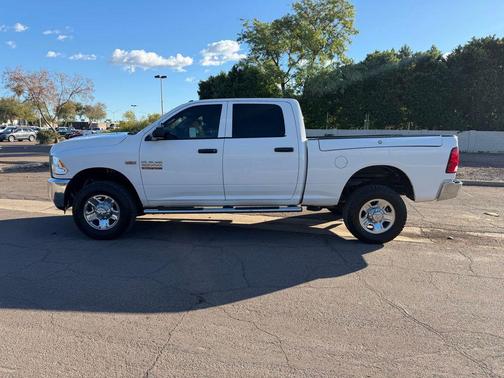 2017 RAM 2500 Tradesman Crew Cab 4x4 6'4' Box