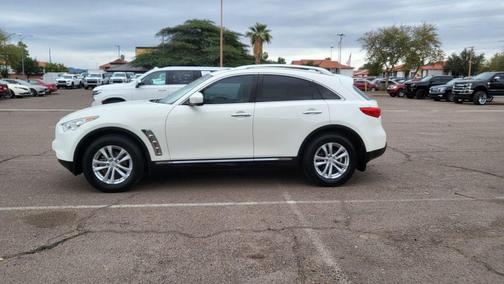 2017 INFINITI QX70 Base