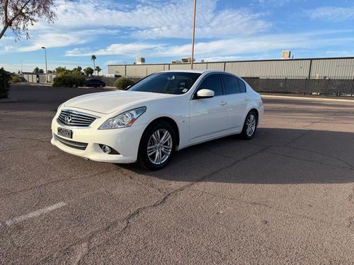 2015 INFINITI Q40 Base