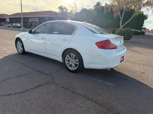 2015 INFINITI Q40 Base