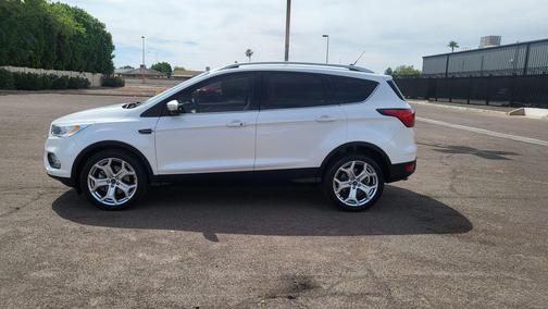 White Platinum Metallic Tri-Coat 2019 Ford Escape Titanium