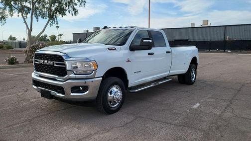 Bright White Clearcoat 2024 RAM 3500 Big Horn Crew Cab 4x4 8' Box