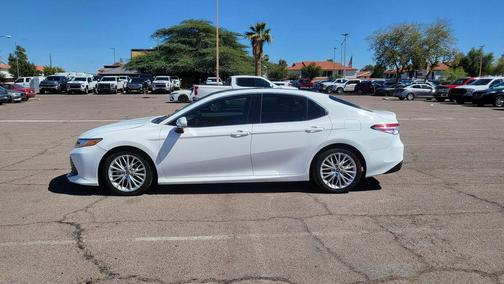 Super White 2020 Toyota Camry XLE