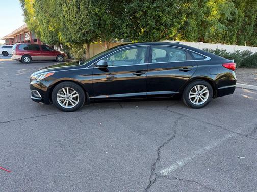 2017 Hyundai SONATA SE
