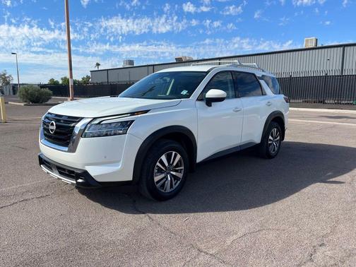 2023 Nissan Pathfinder SL 4WD