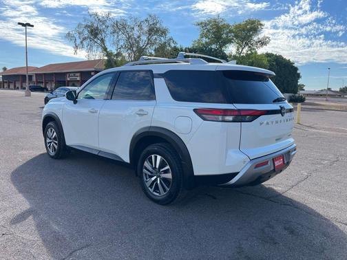 2023 Nissan Pathfinder SL 4WD