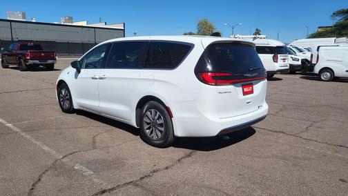 2024 Chrysler Pacifica Hybrid Select