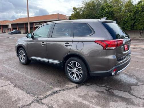 2017 Mitsubishi Outlander ES