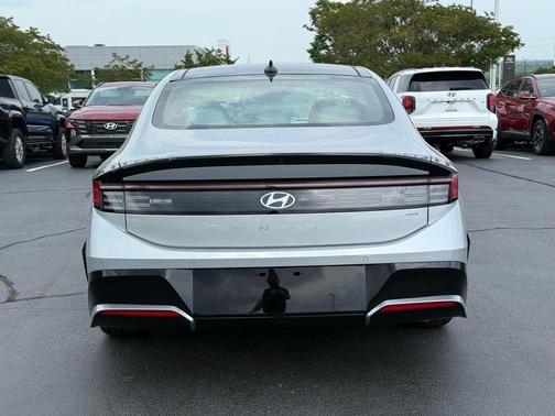 2025 Hyundai SONATA Hybrid Limited