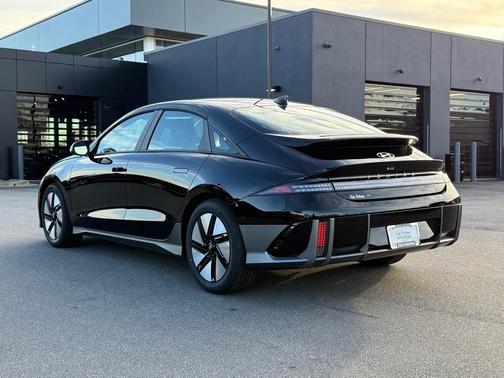 2025 Hyundai IONIQ 6 SE