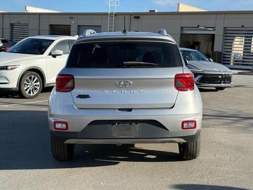 2023 Hyundai VENUE SEL