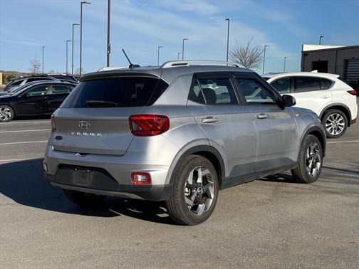 2023 Hyundai VENUE SEL