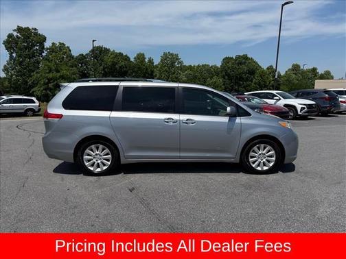 Silver Sky Metallic 2013 Toyota Sienna XLE