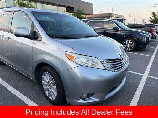 Silver Sky Metallic 2013 Toyota Sienna XLE