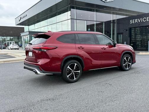 2022 Toyota Highlander XSE