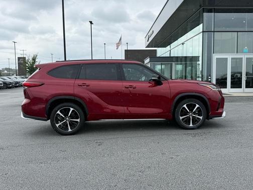 2022 Toyota Highlander XSE