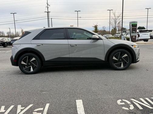 2026 Hyundai IONIQ 5 SE