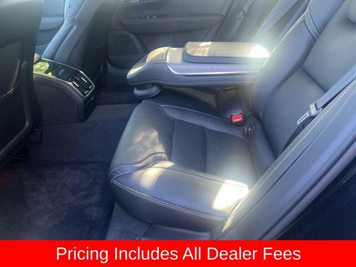 Onyx Black Metallic 2023 Volvo S90 B6 Ultimate