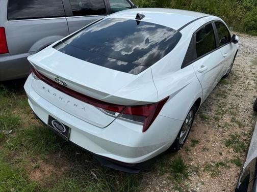 2022 Hyundai ELANTRA SE