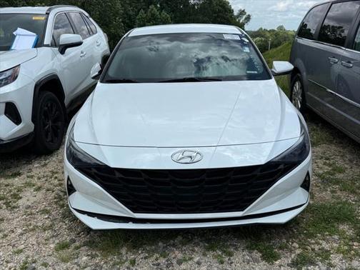 2022 Hyundai ELANTRA SE