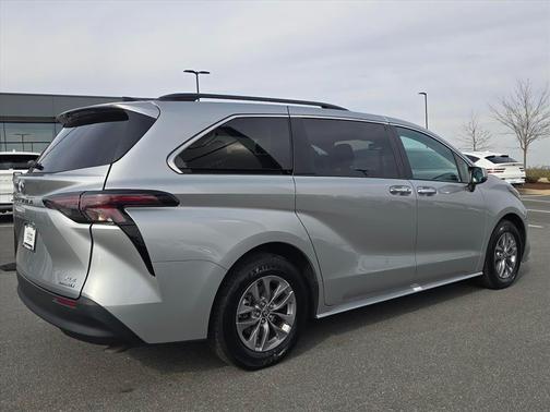 2024 Toyota Sienna XLE