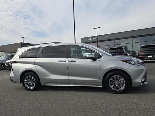 2024 Toyota Sienna XLE