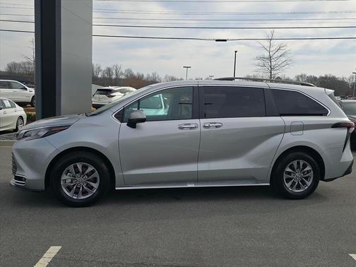 2024 Toyota Sienna XLE