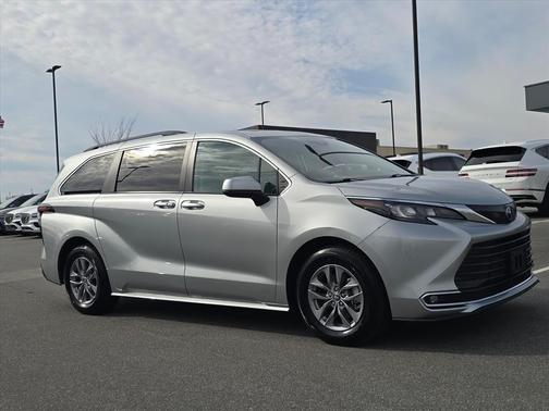 2024 Toyota Sienna XLE