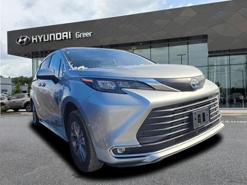 2024 Toyota Sienna XLE